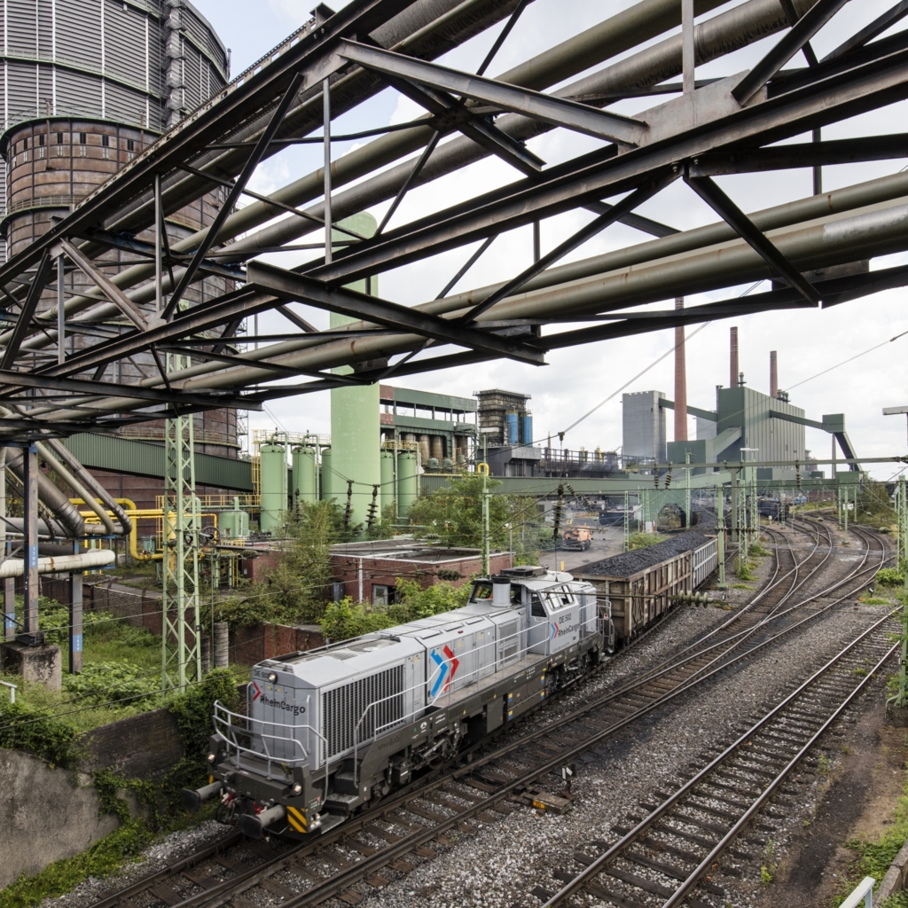 Foto eines Zuges im Werk